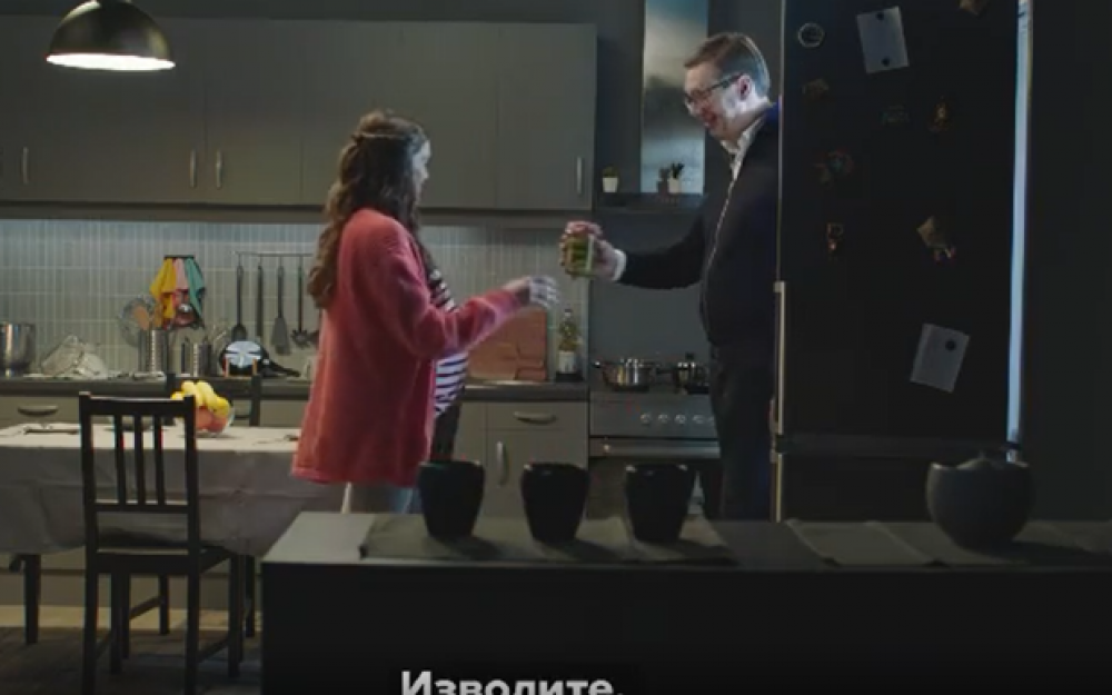 Morate vidjeti novi predizborni spot SNS-a: Vučić doslovno iskače iz hladnjaka