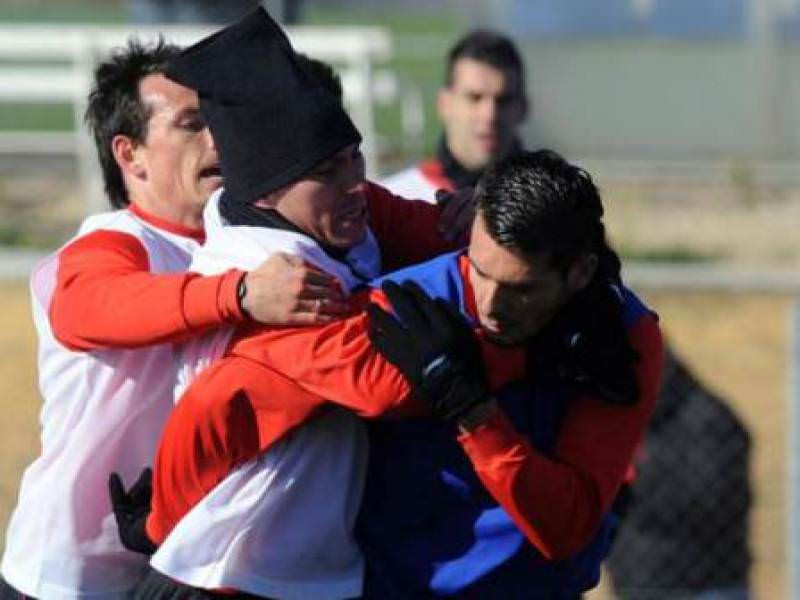 FOTO: Potukli se Gary Medel i Emir Spahić na treningu Seville - Pogled.ba